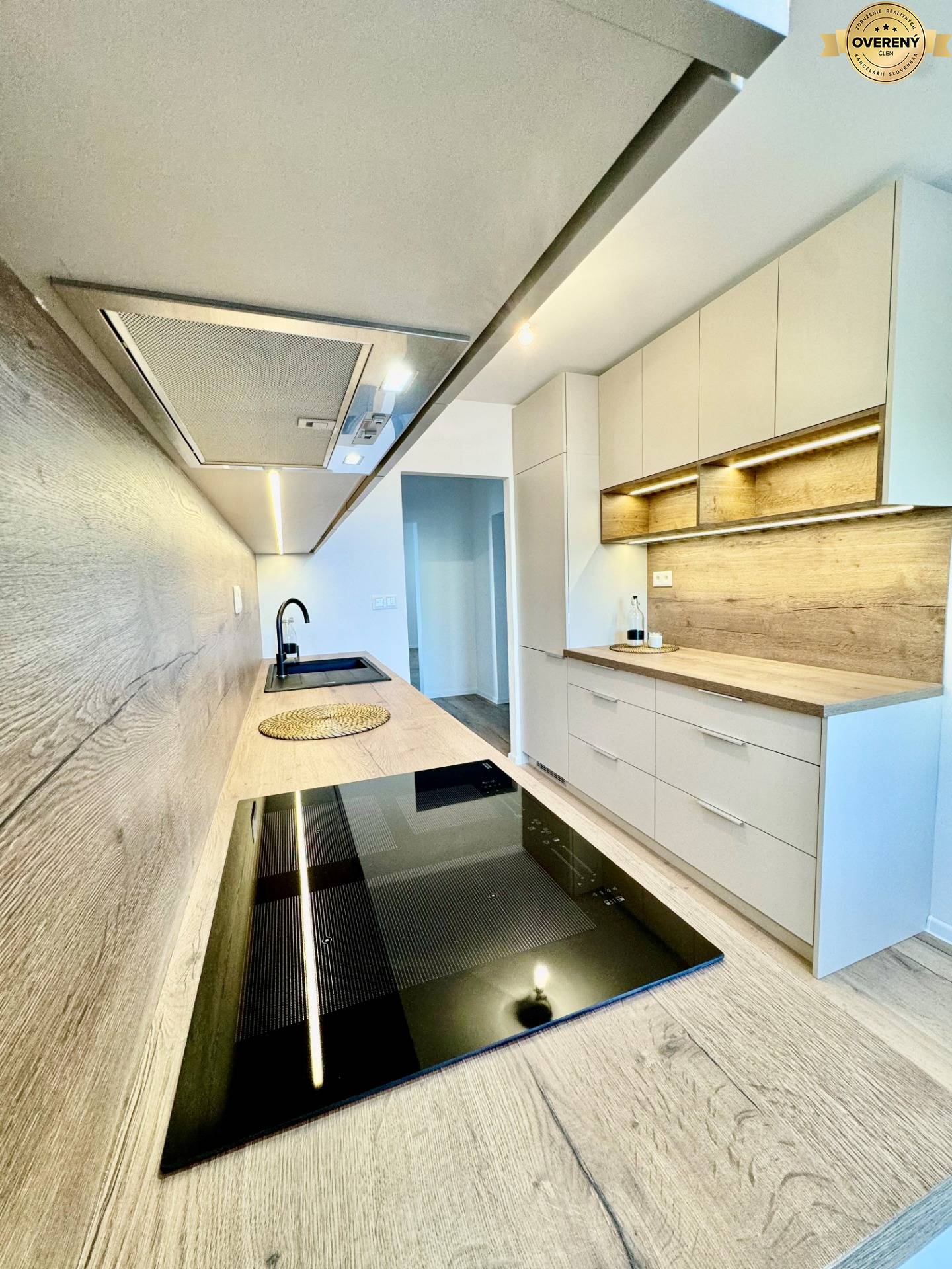 Tematinska kuchyna 2.jpg